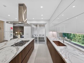 315 Palmwood Ln, Key Biscayne FL 33149