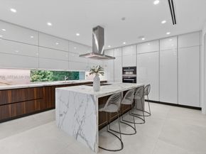 315 Palmwood Ln, Key Biscayne FL 33149