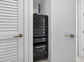 315 Palmwood Ln, Key Biscayne FL 33149