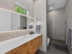 315 Palmwood Ln, Key Biscayne FL 33149