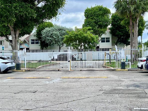 17530 NW 68th Ave C4008, Hialeah FL 33015