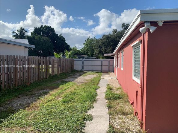 6309 Wiley St, Hollywood FL 33023