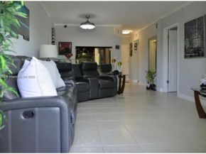 10900 SW 104th St 314, Miami FL 33176