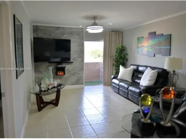 10900 SW 104th St 314, Miami FL 33176