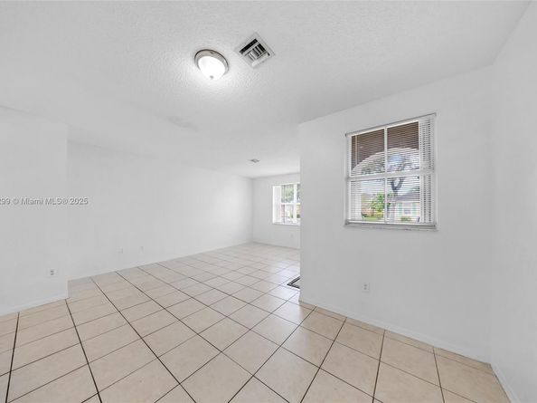 951 NE 42nd Ter, Homestead FL 33033