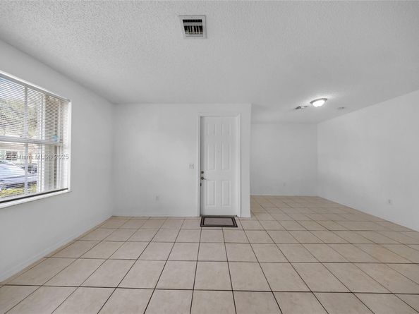 951 NE 42nd Ter, Homestead FL 33033