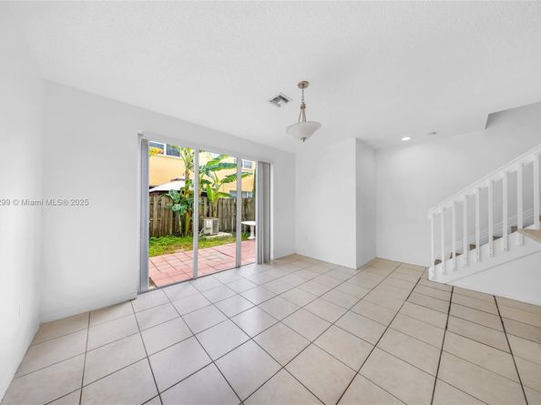 951 NE 42nd Ter, Homestead FL 33033