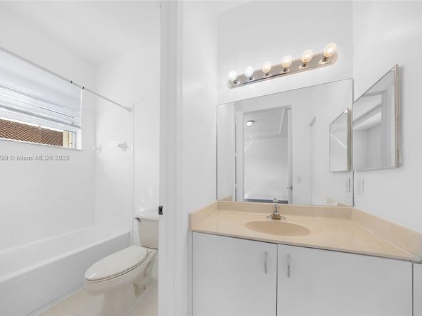 951 NE 42nd Ter, Homestead FL 33033