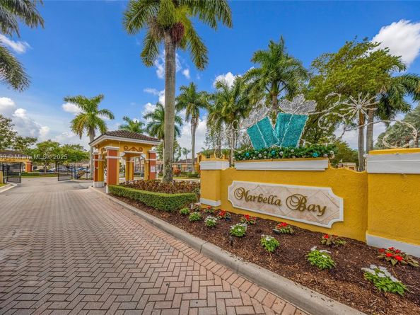 951 NE 42nd Ter, Homestead FL 33033