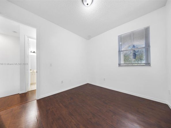 951 NE 42nd Ter, Homestead FL 33033