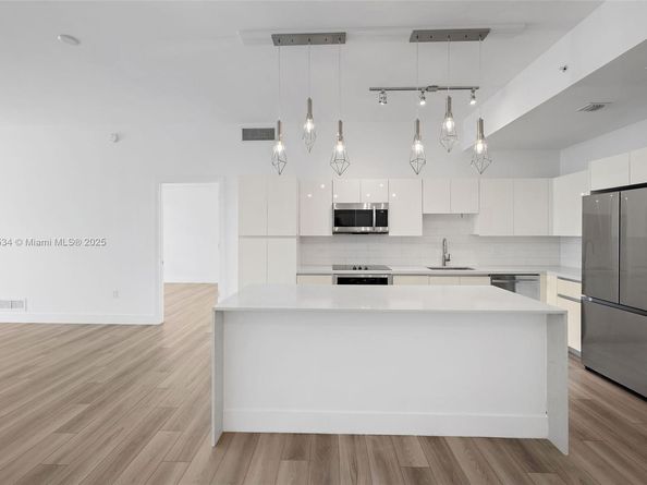 101 Diplomat Pkwy 1409, Hallandale Beach FL 33009