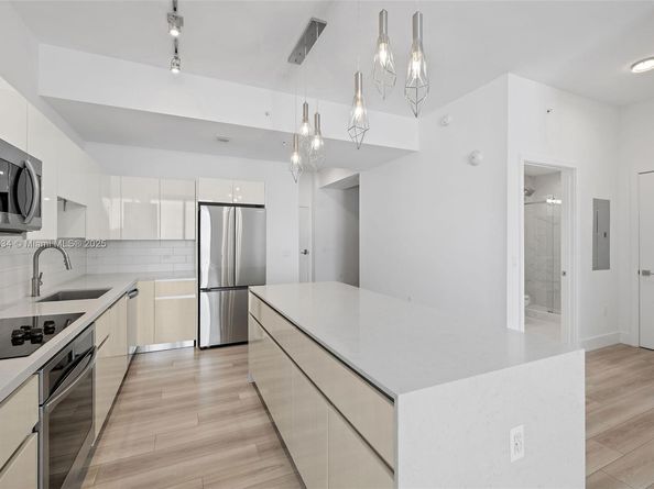 101 Diplomat Pkwy 1409, Hallandale Beach FL 33009