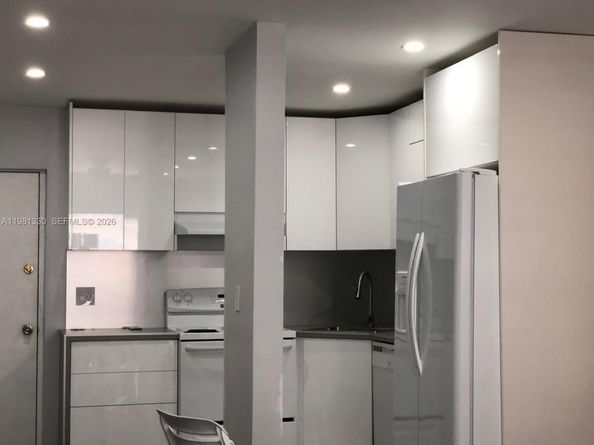 3642 NE 171st St 203, North Miami Beach FL 33160