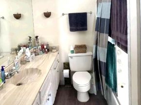427 Golden Isles Dr 7J, Hallandale Beach FL 33009