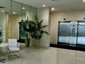 427 Golden Isles Dr 7J, Hallandale Beach FL 33009