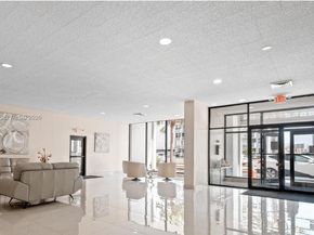 427 Golden Isles Dr 7J, Hallandale Beach FL 33009