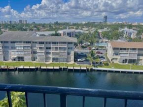 427 Golden Isles Dr 7J, Hallandale Beach FL 33009