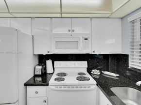 580 Egret Dr 303, Hallandale Beach FL 33009