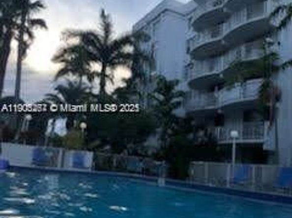 488 NW 165th St Rd B112, Miami FL 33169