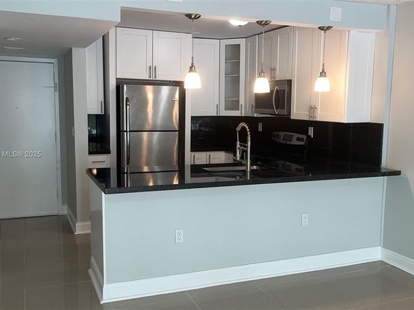 488 NW 165th St Rd B112, Miami FL 33169