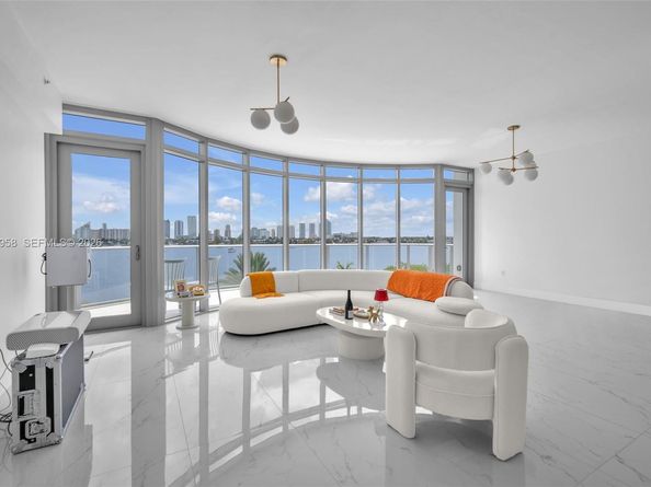 17111 Biscayne Blvd 411, North Miami Beach FL 33160