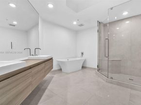 17111 Biscayne Blvd 411, North Miami Beach FL 33160