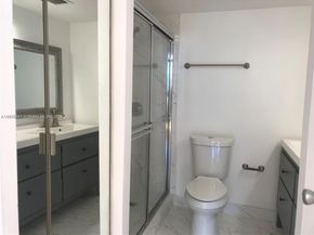 250 Jacaranda Dr 402, Plantation FL 33324