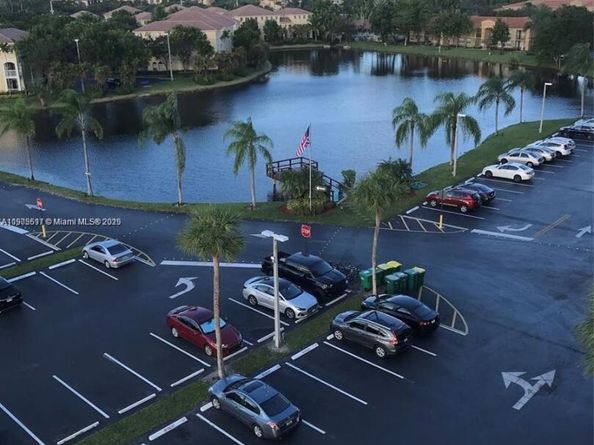 250 Jacaranda Dr 402, Plantation FL 33324