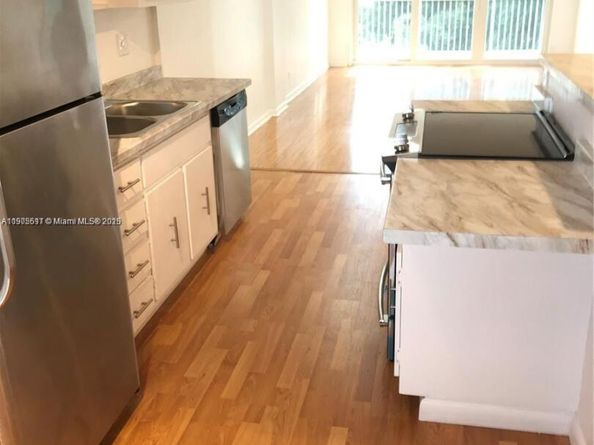 250 Jacaranda Dr 402, Plantation FL 33324