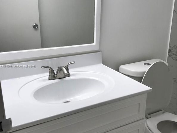 250 Jacaranda Dr 402, Plantation FL 33324