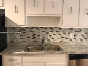 250 Jacaranda Dr 402, Plantation FL 33324