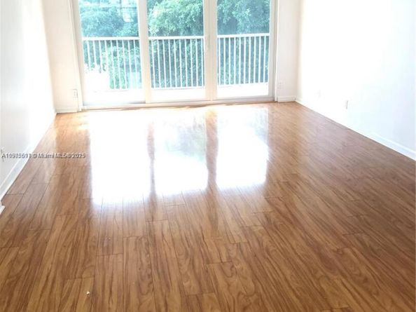 250 Jacaranda Dr 402, Plantation FL 33324