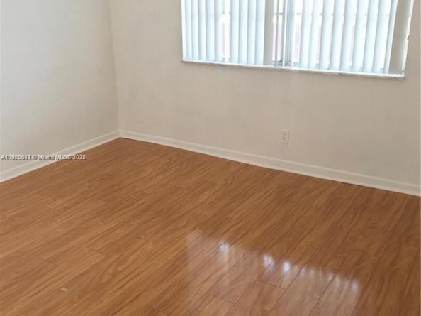 250 Jacaranda Dr 402, Plantation FL 33324