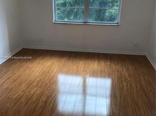 250 Jacaranda Dr 402, Plantation FL 33324