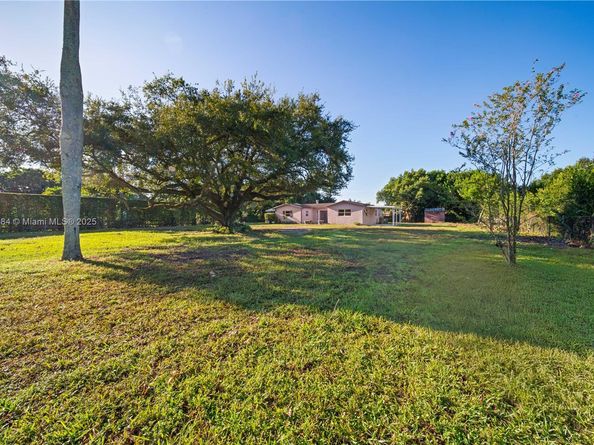 Undisclosed Address #A11860384, Davie FL 33325