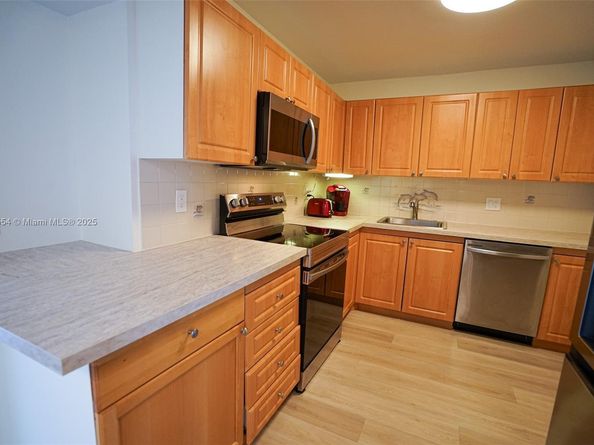 2500 Parkview 2020, Hallandale Beach FL 33009