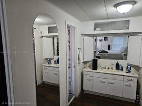 913 SW SW 131st Way, Davie FL 33325