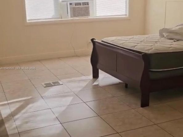 913 SW SW 131st Way, Davie FL 33325