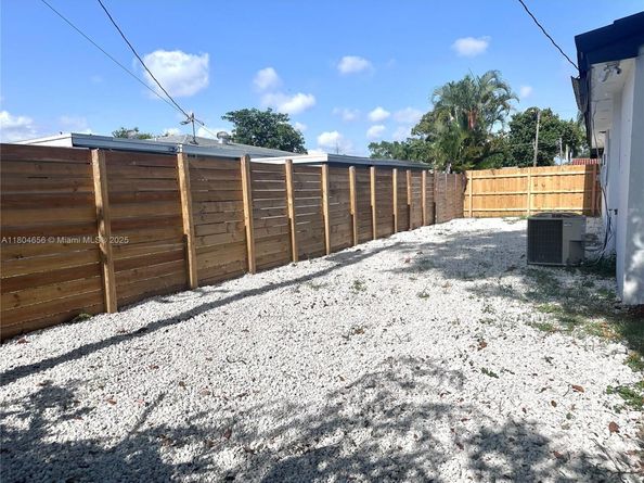 2421 N 56th Ter, Hollywood FL 33021