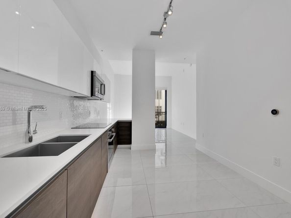 301 Altara Ave 201, Coral Gables FL 33146