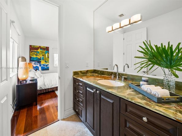 425 N Shore Dr, Miami Beach FL 33141