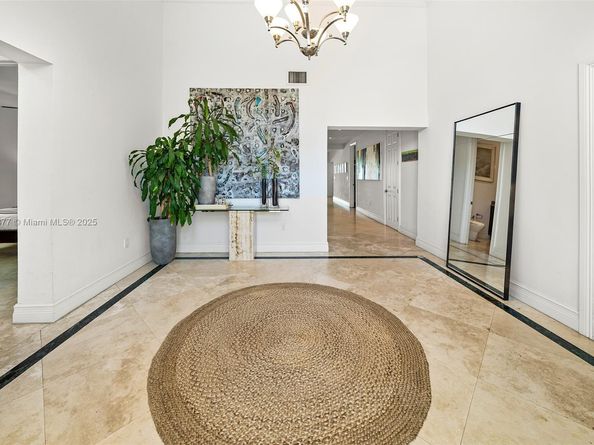 425 N Shore Dr, Miami Beach FL 33141