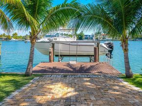 425 N Shore Dr, Miami Beach FL 33141
