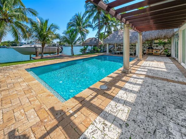 425 N Shore Dr, Miami Beach FL 33141