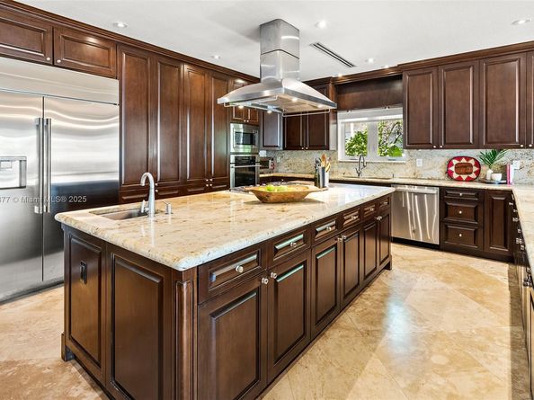 425 N Shore Dr, Miami Beach FL 33141