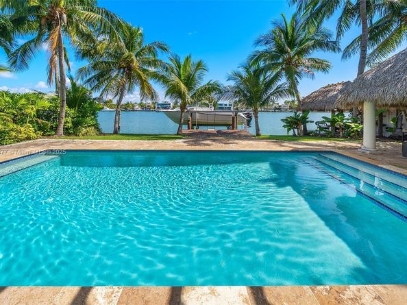 425 N Shore Dr, Miami Beach FL 33141
