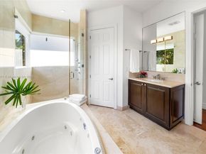 425 N Shore Dr, Miami Beach FL 33141