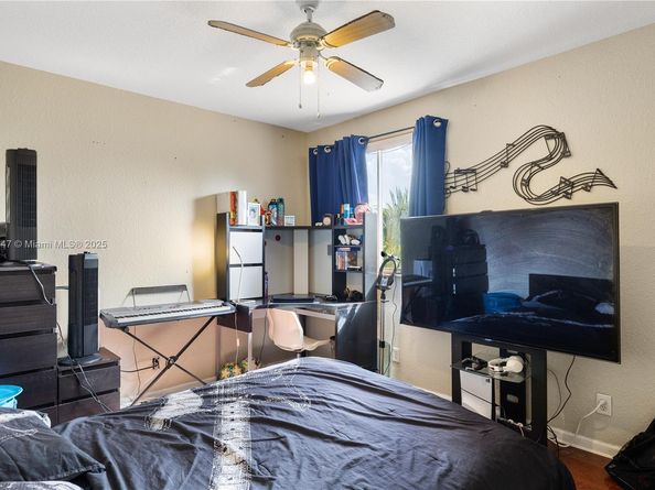 1199 Golden Cane Dr, Weston FL 33327