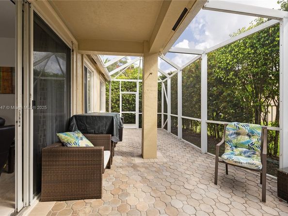 1199 Golden Cane Dr, Weston FL 33327