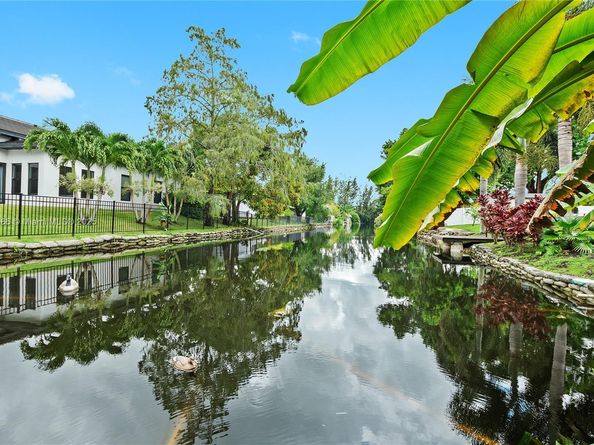 180 SW 125th Ave, Plantation FL 33325
